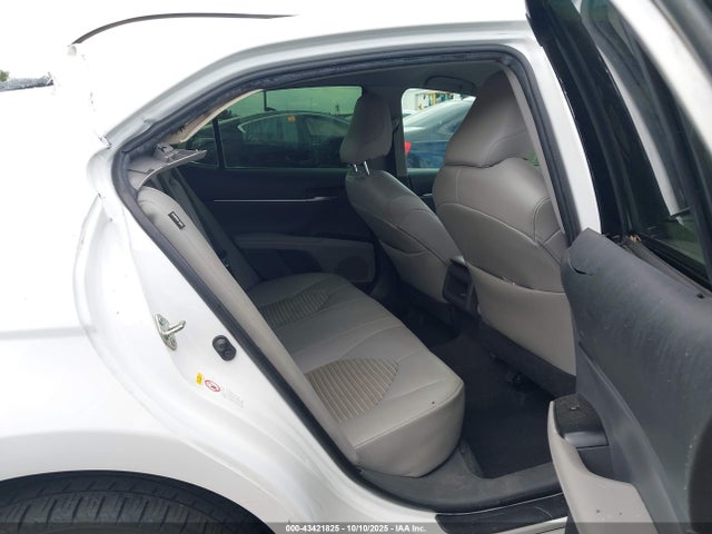 4T1B11HK3JU137618 Toyota CAMRY SE
