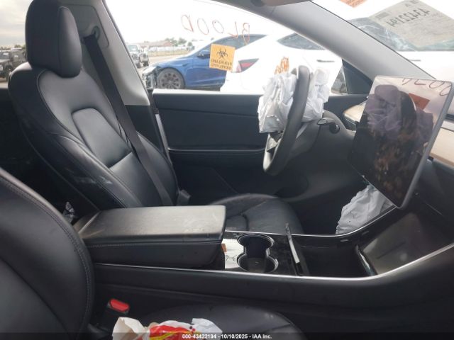 2020 TESLA MODEL Y 5YJYGDEE8LF052749 Photo 4