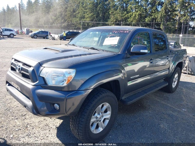 Toyota Tacoma Base V6 2015 3TMLU4EN8FM167399 Image 2