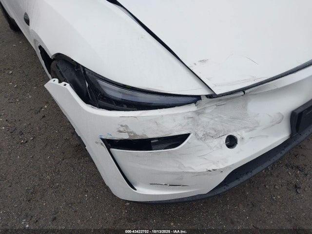 2026 TESLA MODEL Y 7SAYGDEEXTF432937 Photo 5