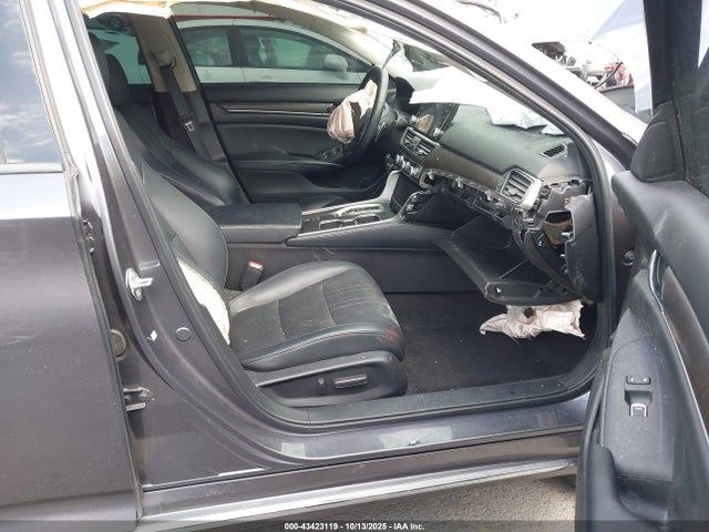 1HGCV2F93JA010017 Honda Accord Touring 2.0t