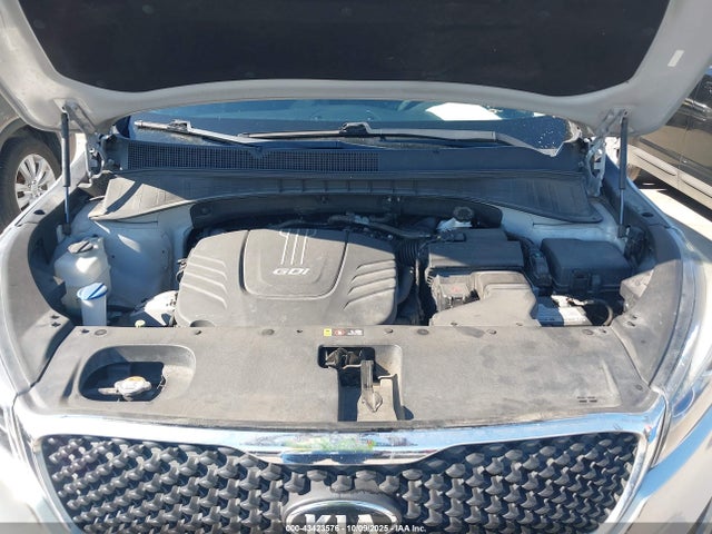 5XYPG4A52HG225635 KIA Sorento 3.3l Lx