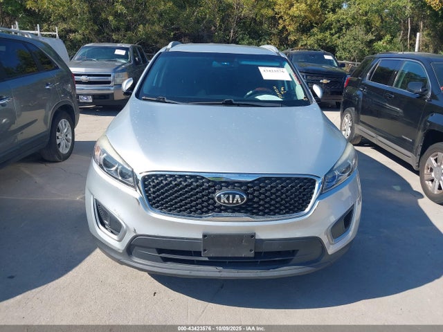 5XYPG4A52HG225635 KIA Sorento 3.3l Lx