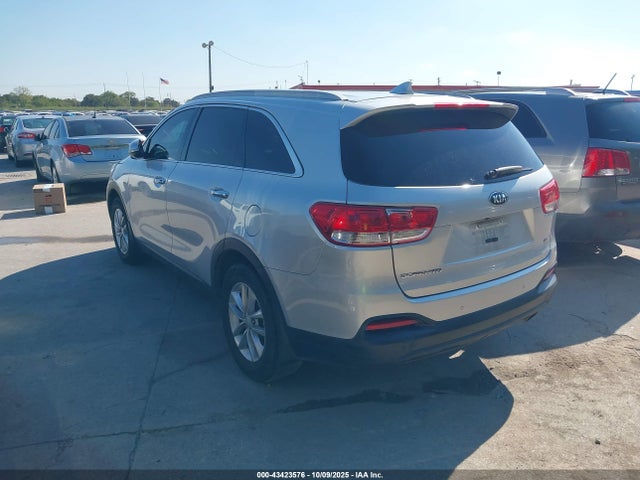 5XYPG4A52HG225635 KIA Sorento 3.3l Lx