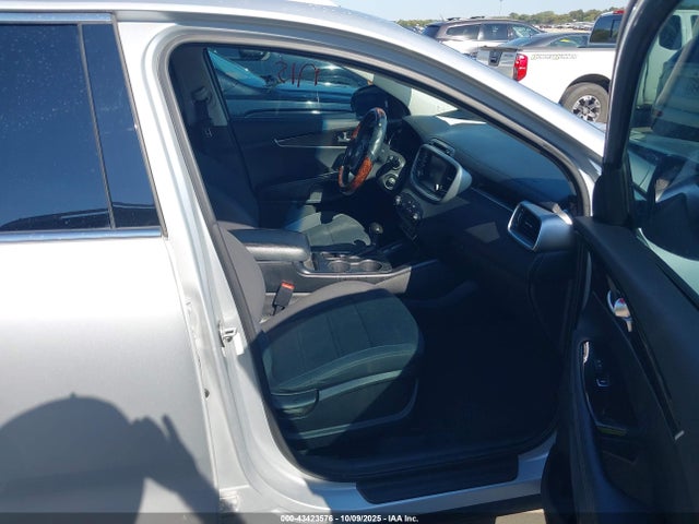5XYPG4A52HG225635 KIA Sorento 3.3l Lx