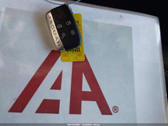 2016 JAGUAR XF SAJBE4BV1GCY10645 Photo 10