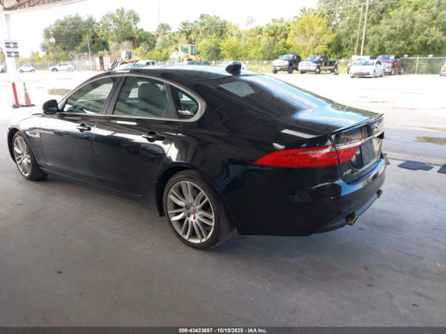 2016 JAGUAR XF SAJBE4BV1GCY10645 Photo 2