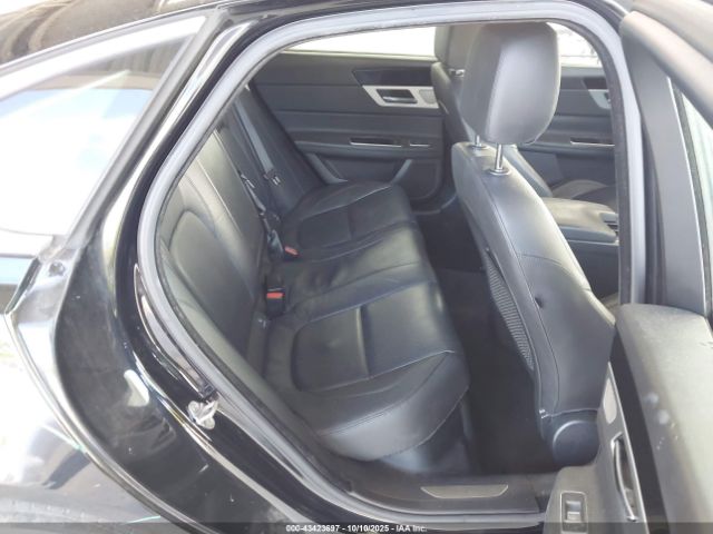 2016 JAGUAR XF SAJBE4BV1GCY10645 Photo 7