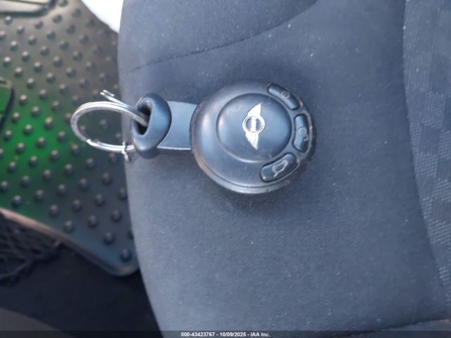 2010 MINI COOPER S CLUBMAN WMWMM3C52ATP76609 Photo 10