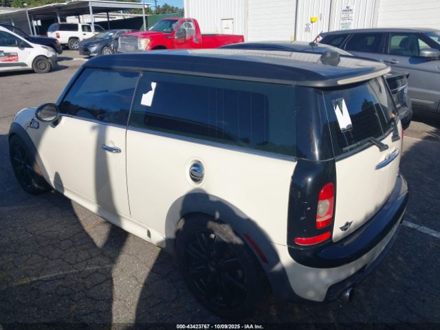 2010 MINI COOPER S CLUBMAN WMWMM3C52ATP76609 Photo 2