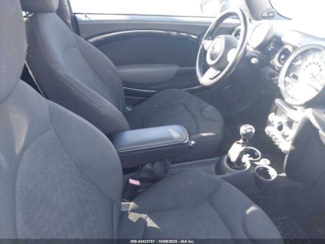 2010 MINI COOPER S CLUBMAN WMWMM3C52ATP76609 Photo 4