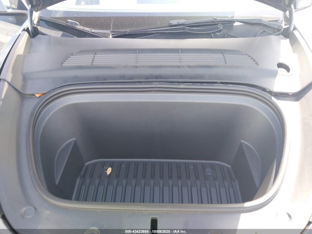 2023 TESLA MODEL Y 7SAYGDED6PF944272 Photo 9