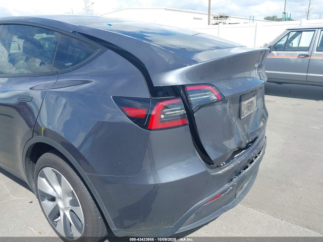 7SAYGDED6PF944272 Tesla Model Y Rwd