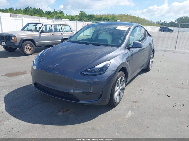 2023 TESLA MODEL Y 7SAYGDED6PF944272 Photo 1