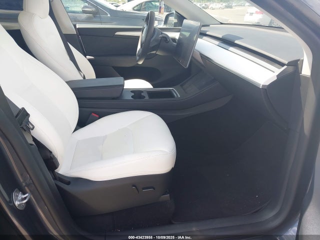 2023 TESLA MODEL Y 7SAYGDED6PF944272 Photo 4
