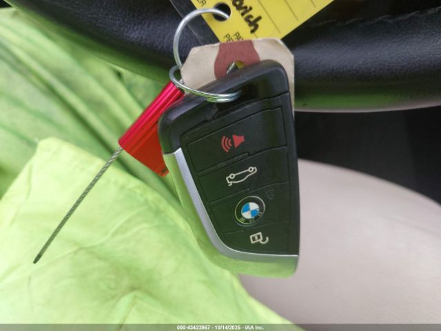 2017 BMW X1 WBXHT3C35H5F84692 Photo 10