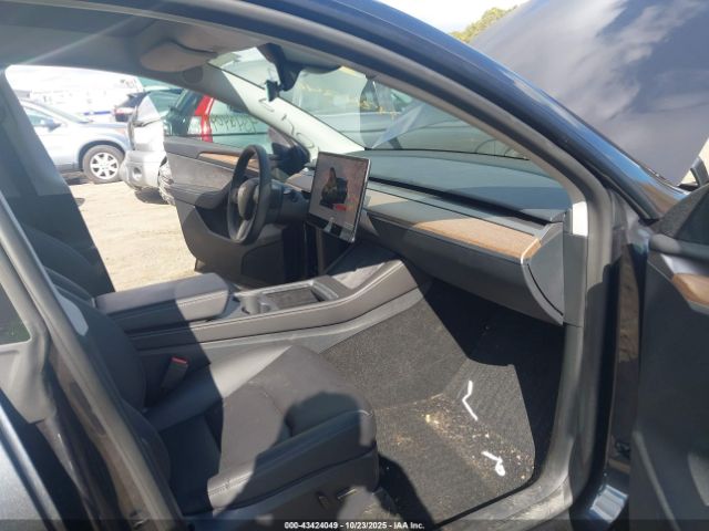 2024 TESLA MODEL Y 7SAYGDEE2RF157220 Photo 4