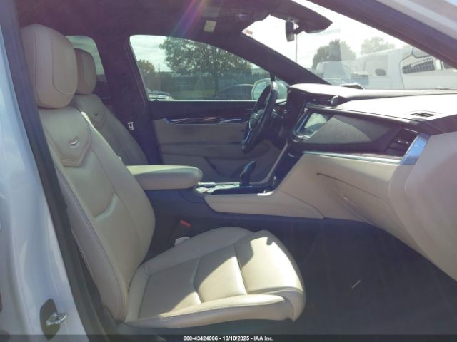 2018 CADILLAC XT5 1GYKNDRS0JZ152356 Photo 4