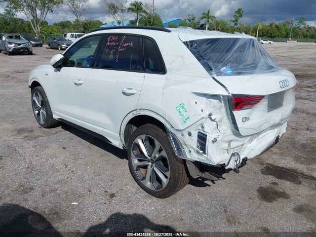 2021 AUDI Q3 WA1DECF31M1051197 Photo 2