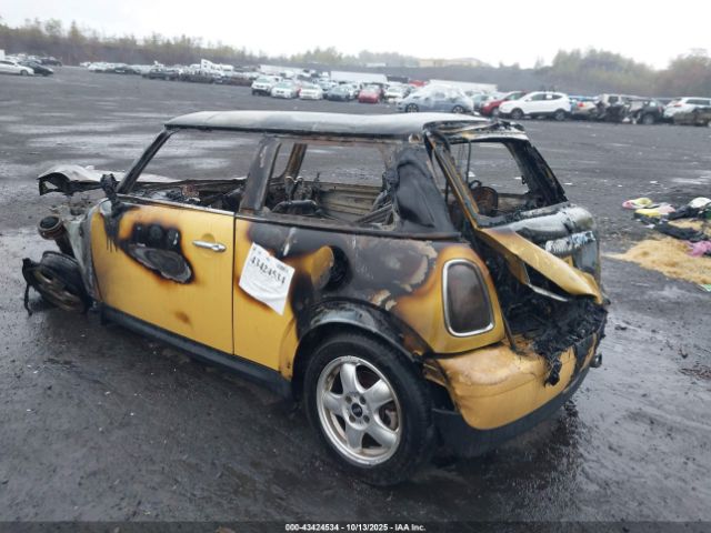 2007 MINI COOPER WMWMF335X7TU62659 Photo 2