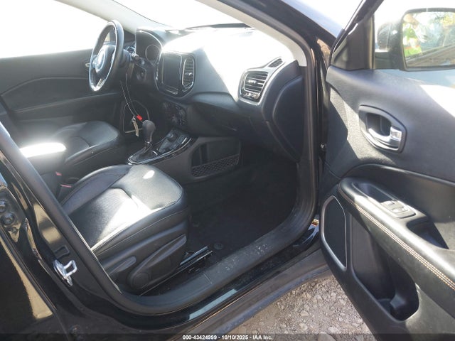 43424999 :رقم المزاد ، 3C4NJDCB7JT501589 vin ، 2018 Jeep Compass Limited 4x4 مزاد بيع