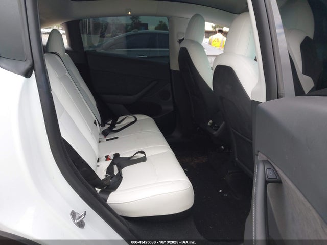 2023 TESLA MODEL Y 7SAYGDEEXPF607886 Photo 7