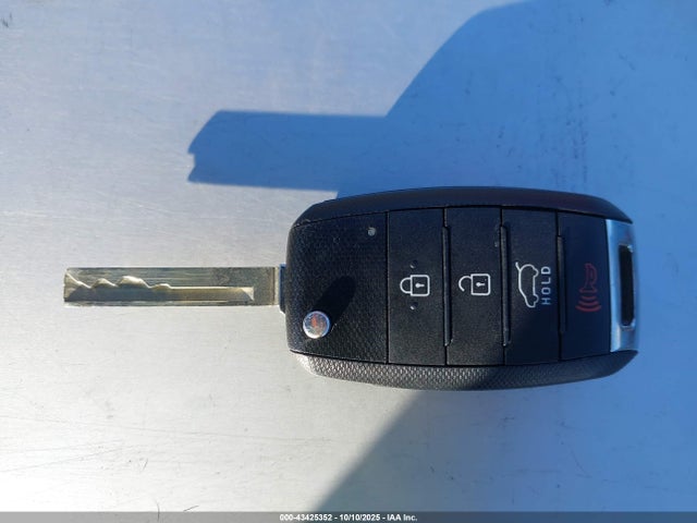 5XYPGDA59GG131864 KIA Sorento 3.3l Lx