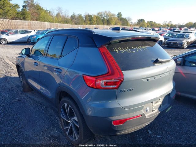 2021 VOLVO XC40 YV4162UM7M2446598 Photo 2