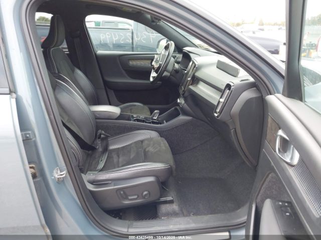 2021 VOLVO XC40 YV4162UM7M2446598 Photo 4