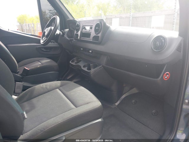 WD4PF0CDXKP031137 Mercedes-Benz Sprinter 2500 Standard Roof V6