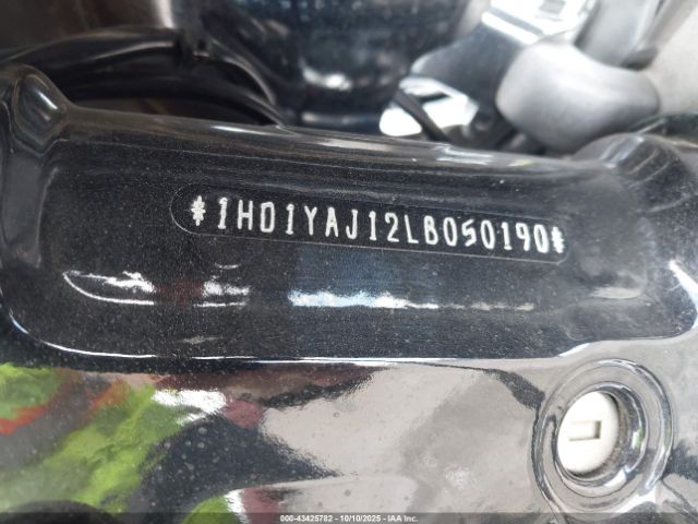 2020 HARLEY-DAVIDSON FLHC 1HD1YAJ12LB050190 Photo 9