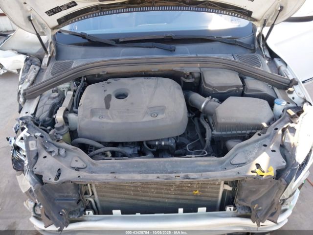 2017 VOLVO XC60 YV440MDU6H2023396 Photo 9