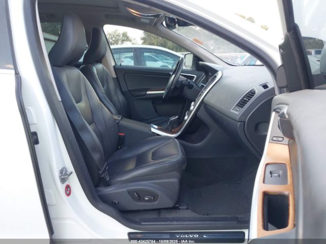 2017 VOLVO XC60 YV440MDU6H2023396 Photo 4