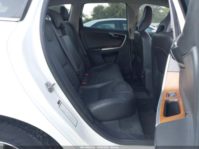 2017 VOLVO XC60 YV440MDU6H2023396 Photo 7