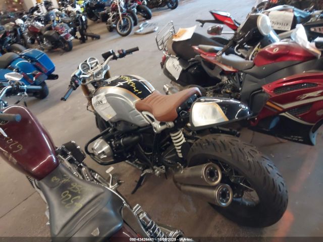 2018 BMW R NINE T WB10J030XJZ698569 Photo 2