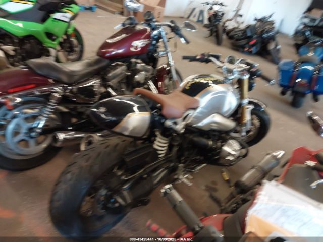 2018 BMW R NINE T WB10J030XJZ698569 Photo 3