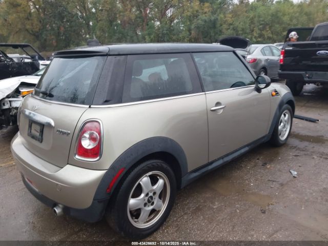 2011 MINI COOPER WMWSU3C50BT181685 Photo 3