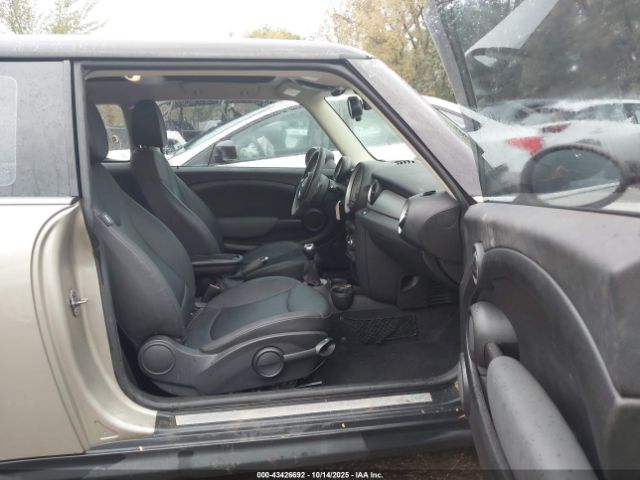 2011 MINI COOPER WMWSU3C50BT181685 Photo 4