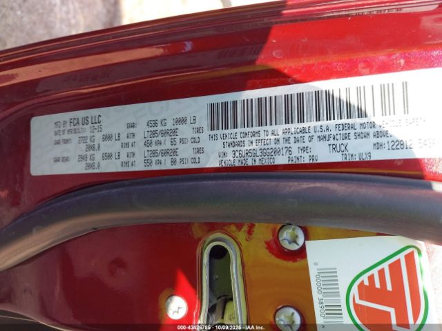 2016 RAM 2500 3C6UR5GL3GG200176 Photo 8