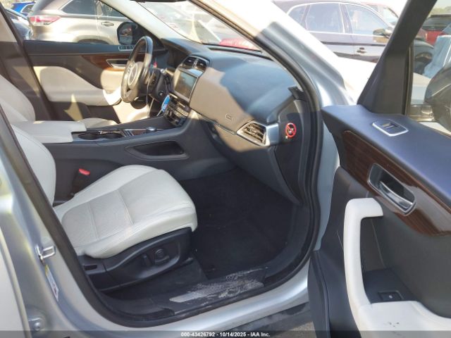 2017 JAGUAR F-PACE SADCK2BV2HA894430 Photo 4