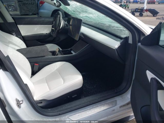2019 TESLA MODEL 3 5YJ3E1EB6KF393683 Photo 4