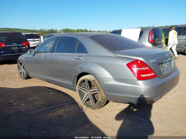 2010 MERCEDES-BENZ S 550 WDDNG7BB7AA325979 Photo 2