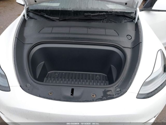 2025 TESLA MODEL Y 7SAYGDEDXSF238902 Photo 9