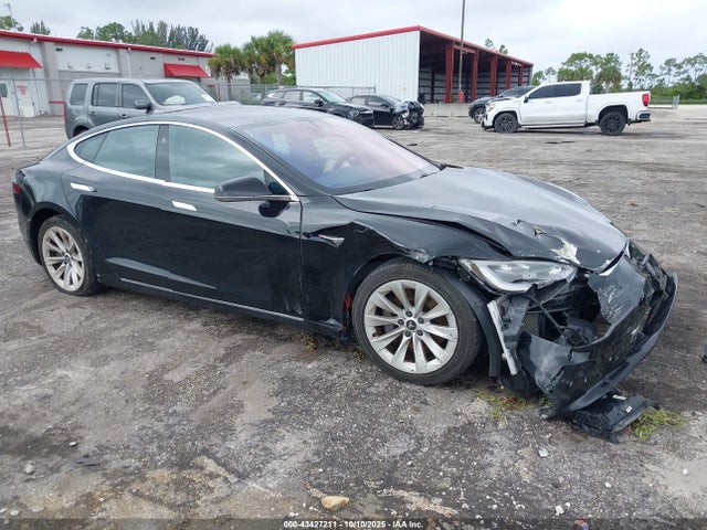 2017 TESLA MODEL S 5YJSA1E25HF215795 Photo 0