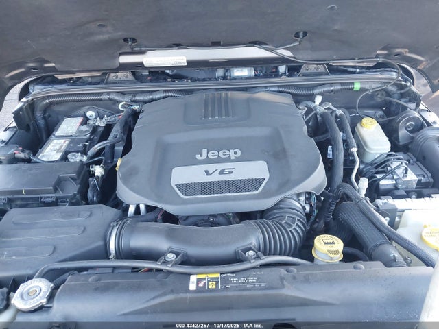 1C4BJWEG1HL608490 Jeep Wrangler Unlimited Sahara 4x4