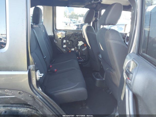 1C4BJWEG1HL608490 Jeep Wrangler Unlimited Sahara 4x4