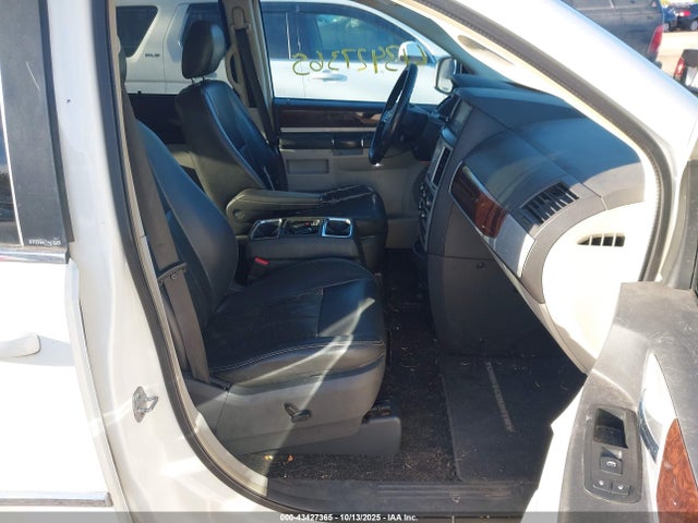 Продажа на аукционе авто 2009 Chrysler Town & Country Touring, vin: 2A8HR54XX9R654089, номер лота: 43427365