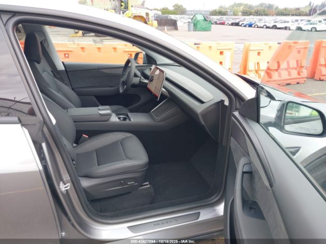 2026 TESLA MODEL Y 7SAYGDEE9TF408550 Photo 4