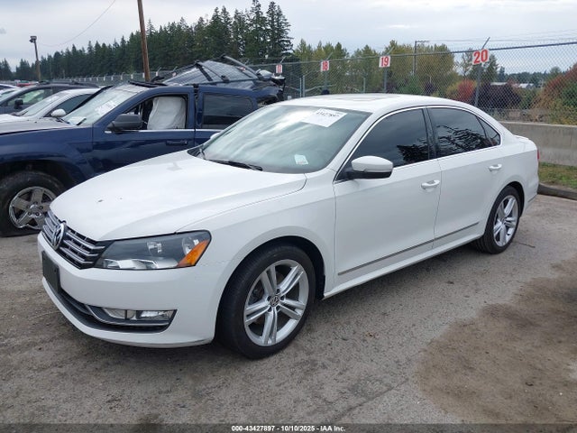 Volkswagen Passat 2014 1VWCT7A38EC033644 Image 2