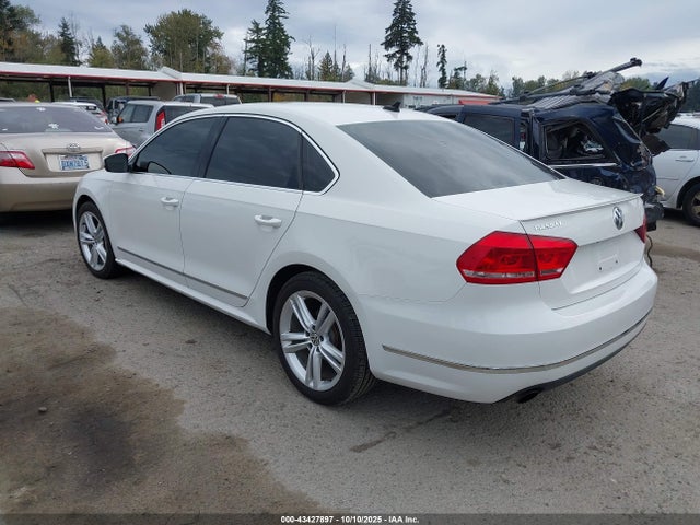 Volkswagen Passat 2014 1VWCT7A38EC033644 Image 3
